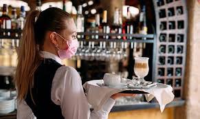 Da martedì si potrà mangiare, bere e consumare al chiuso in bar e ristoranti