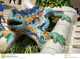 Parco naturale con strutture architettoniche di rara bellezza, la terrazza si po' vedere anche lungo la camminata, se si vuole vedere le colonne sottostanti, la casa del custode e la famosa salamandra bisogna acquistare il biglietto, si. Mosaic Salamander At Parc Guell Barcelona Editorial Photo Image Of Dragon Outdoor 57019416