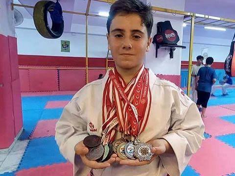 Karateci Zeynep, 13 Yaşında 30 Madalya: Şampiyonluk Hayali Gerçek Olabilir mi?