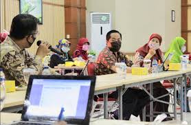 Maybe you would like to learn more about one of these? Program Standarisasi Pelatihan Guru Ipa Bersertifikat Kepala Laboratorium