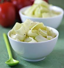 Salade De Courgettes Crues Au Citron La Recette D Odelices Retrouvez Les Ingredients La Preparat Salade Courgette Salade De Courgettes Crues Courgette Crue