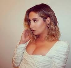 Vjen në jetë Jupiter Iris, aktorja e njohur bëhet nënë për herë të parë