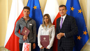 Aleksandra mirosław udanie zadebiutowała na igrzyskach olimpijskich, wygrywając w tokio kwalifikacje w czasówce we wspinaczce sportowej. Aleksandra Miroslaw Z Wizyta W Msit Ministerstwo Sportu Portal Gov Pl