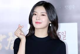 배우 이광수(33)가 이선빈(24)과 열애 중이다. ì´ì„ ë¹ˆ ë‚˜ì´