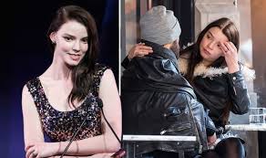 Anya has confirmed the news that she and eoin macken were engaged. Anya Taylor Joy Engaged Unusual Engagement Ring From Irish Model Express Co Uk