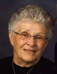 Ellen Winkelman's Instagram, Twitter & Facebook