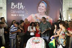 Confiram um trecho do programa sambão, apresentado por elizeth cardoso na. Velorio De Beth Carvalho E Marcado Por Samba E Homenagens Jetss