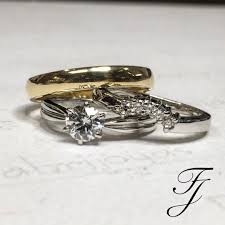 Argollas de matrimonio para mujer y hombre fabricadas a medida en oro 18k con diamantes naturales o zircones ref: Tendencia Argollas De Bodas 2017 Encajadas Este Estilo Lo Vimos El Ano Pasado Y En Este 2017 Anillos De Compromiso Anillos De La Eternidad Bodas De Plata