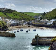 Port Isaac Holiday Cottages In Cornwall Next To The Harbour Port Isaac Cornwall England Seaside Village