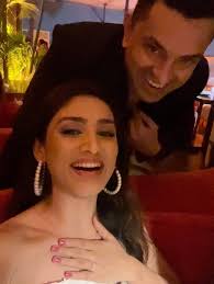 Good Vibes Only !! 🥰✨❤️ #Reunion #OldFriends #FriendsForever  HappyFacesHappyHeart, ., ., ., ., Styled by @rimadidthat, Outfit  @houseofree