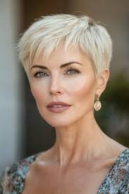 27 Short Hairstyles For Older Women