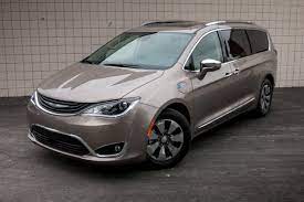 Get specs on 2017 chrysler pacifica hybrid from roadshow by cnet. 2017 Chrysler Pacifica Hybrid Real World Fuel Economy News Cars Com