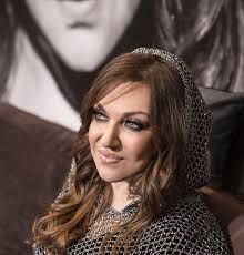 Η καίτη γαρμπή γεννήθηκε στις 8 ιουνίου 1961, κόρη του σταύρου και της βαρβάρας είναι τραγουδίστρια με σημαντική επιτυχία τις τελευταίες δεκαετίες. Kaith Garmph To Yperoxo Dwro Poy Phre Sth Baftisthra Ths