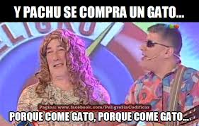 Aunque fue el estilo del pantalón el que llamó la atención de los seguidores, pero no de manera grata.es entonces que este tiene los dos colores azul y grana divididos. Pachu Pena Facebook