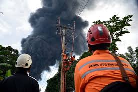 Terjadi kebakaran kilang minyak di balongan, indramayu, tulis teuku wisnu pada senin (29/3/2021). Yp8cdwzkxbeywm