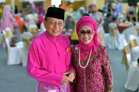 Rais taking his oath as a senator at the dewan negara today. Rais Tidak Terima Isyarat Bakal Yang Dipertua Dewan Rakyat Utusan Borneo Online