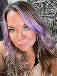 I didn't mean to have purple hair today long story 💁‍♀️ but what about  those lashes this is only mascara my real lashes have never looked this  good ! 4d epic !