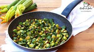 Maybe you would like to learn more about one of these? Zucchine In Padella Perfette Trucchi Per Cuocere E Ottenere Un Contorno Leggero Ricette Di Gabri Youtube