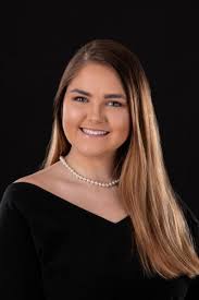 Eros rocks with heart at Carnival celebration