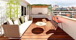 Exclusiva casa unifamiliar pareada en tres torres con jardín. Compraventas En Madrid Y Barcelona Decae El Interes Por Los Pisos Con Terraza Frente Al Alquiler Idealista News