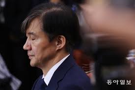 검찰은 한 차례도 불러 조사하지 않은 부인 정경심 교수를 재판에 넘겼습니다. ì •ê²½ì‹¬ ìž¬íŒë¶€ ì¡°êµ­ ëª¨ë¥¸ë‹¤ í•´ëª…ê³¼ 36ê³³ ë°˜ëŒ€ ê²°ë¡  ë‰´ìŠ¤ ë™ì•„ë‹·ì»´
