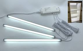 Amazon | 後付け間接照明「枝分かれコーナーライト」（扇形スリムライト3本＋電源ユニット） 棚の奥がはっきり見える  長いケーブル3.8m（ライト線2m＋電源線1.8m） | Cattage（キャッテージ） | 屋内照明