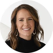 Kelly Darter's Instagram, Twitter & Facebook