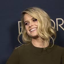 Actor Chris Evans makes directorial debut in 'Before We Go'