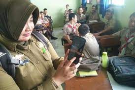 Japanese istriku chisatoshouda digilir teman suamiku dan anaknya. Miris Belasan Siswa Smp Tertangkap Simpan Video Asusila Republika Online