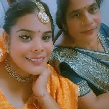 Divya Dhiman's Instagram, Twitter & Facebook