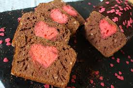 Die küchenwaage muss also nicht bemüht werden! Innere Werte Schokokuchen Mit Herzchen Hidden Design Mainbacken