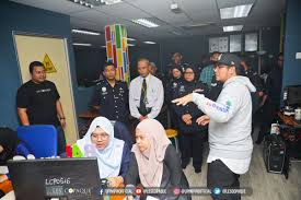 Sekatan jalan raya dilaksanakan bermula hari ini di. Les Copaque Twitter àªªàª° Hari Ini Les Copaque Production Telah Menerima Kunjungan Dari Balai Polis Seksyen 9 Shah Alam Yang Diketuai Oleh Ydh Ketua Polis Daerah Shah Alam Acp Baharudin Bin Mat