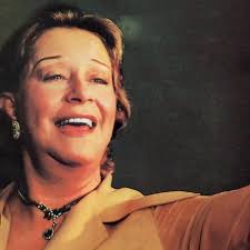 Alfredo,hizo famosa a"Juana Montes"Oñate,a "La Chicha Canales"Rafa a"La  Comecuchi"Poncho" a su comadre"Sagrario" y ellas,entraron a la rica  historia del vallenato" "@ponchozuletadiaz "@elcochamolina  "@alfredogutierrezmusica "@elpolloirra