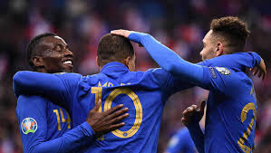 Ce jeudi 14h00, le sélectionneur donnera sa liste de joueurs convoqués pour deux matchs amicaux, face à la suède et à la croatie. Equipe De France Mandanda Et Lacazette Absents Trois Nouveaux Selectionnes La Liste De Didier Deschamps