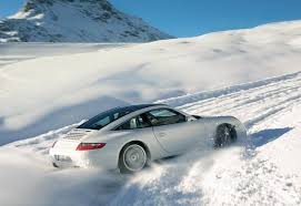 Snowdrift Now This Looks Fun Who Has Here Has Been Drifting In The Snow Porsche 911 Carrera 4s Porsche 911 Targa Porsche 911