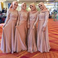 Model kebaya untuk kondangan yang pertama ada kebaya kutu lengan pendek. Trend Baju Kondangan Hijab Terbaru 2019 Cantik Nggak Pakai Ribet