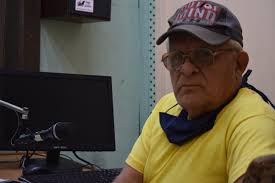 Aquí el grupo de trabajo de La Gran Jugada Oriental, de CMKX Radio Bayamo.  Comentaristas: Pachi Espinosa y Yunel Hernández Batista. Locutor en cabina:  Rafel Lapinell Periodista: Meyli Ibis Alarcón Argote Estadístico: