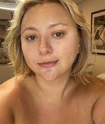 Beth Gillette's Instagram, Twitter & Facebook