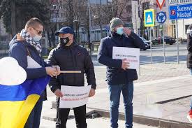Legea vaccinarii a trecut de comisia de sanatate. Profesori Ingineri Si Avocati La Protestul Impotriva Vaccinarii Obligatorii Foto