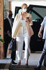 The couple started dating in 2011 and together had a son named jack oscar statham. Rosie Huntington Whiteley Sieht In Einem Rein Weissen Ensemble Stilvoll Aus Als Sie Zum Geschaftstreffen Nach La Geht Aktuelle Boulevard Nachrichten Und Fotogalerien Zu Stars Sternchen