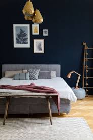 Inspiration Umgestaltung Oder Neues Schlafzimmer Mit Grauem Boxspringbett Dunkle Wandfarbe Im Schlafzimmer Zimmer Altbau Schlafzimmer Schlafzimmer Inspiration