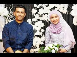 Pelakon remy ishak hari ini menerusi portal harian metro mengesahkan beliau sudah mengikat tali pertunangan dengan pengasas 2morrowbridestory. Ini Alasan Remy Ishak Kenapa Tunda Perkahwinannya Walaupun Sudah 4 Bulan Bertunang Dengan Tunangnya Ezza Yusof Remy Ishak Mengakui Be Tunangan Orang 2 Tahun