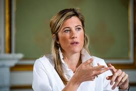 Find annelies verlinden's contact information, age, background check, white pages, relatives, social networks, resume, professional records & pictures. Met Vier In De Tuin Minister Verlinden Oogst Protest Met Ma Het Belang Van Limburg Mobile