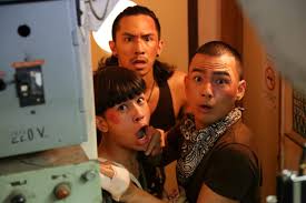Sinopsis film ghost ship bercerita mengenai teror dari arwah seorang wanita yang mati mengenaskan di atas kapal. Ghost Ship Perjuangan Cinta Terlarang Dan Misteri Kapal Yang Terpecahkan Lewat Permainan Hantu