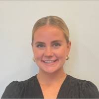 Suzanne Hartman's Instagram, Twitter & Facebook