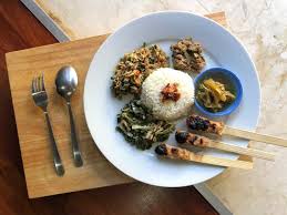 Di bali, seni topeng dibagi dalam 3 golongan. 9 Makanan Khas Bali Yang Wajib Dicoba Bikin Ketagihan Best Hostels Indonesia