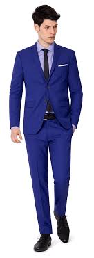 Leggero ma non troppo, si può indossare anche in inverno con un maglione/cardigan. Abiti Blu Uomo Abito Blu Uomo Online Hockerty