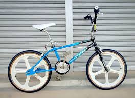 Image result for Gris 1988 ARO