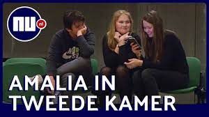 Prinses amalia is donderdagmiddag op een bijzondere plek gespot. Prinses Amalia Zit Op Publieke Tribune Tweede Kamer Nu Nl Youtube
