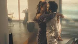 Demet Özdemir ve Buğra Gülsoyun öpüşme sahneleri Dünyayla Benim Aramda  dizisinin fragmanına damga vurdu